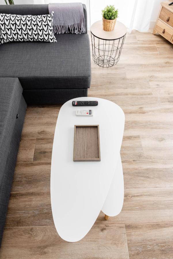Apartamentos Toboso Plaza Nerja Exterior photo A side table