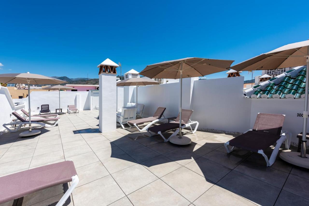 Apartamentos Toboso Plaza Nerja Exterior photo Rooftop pool at the Hotel