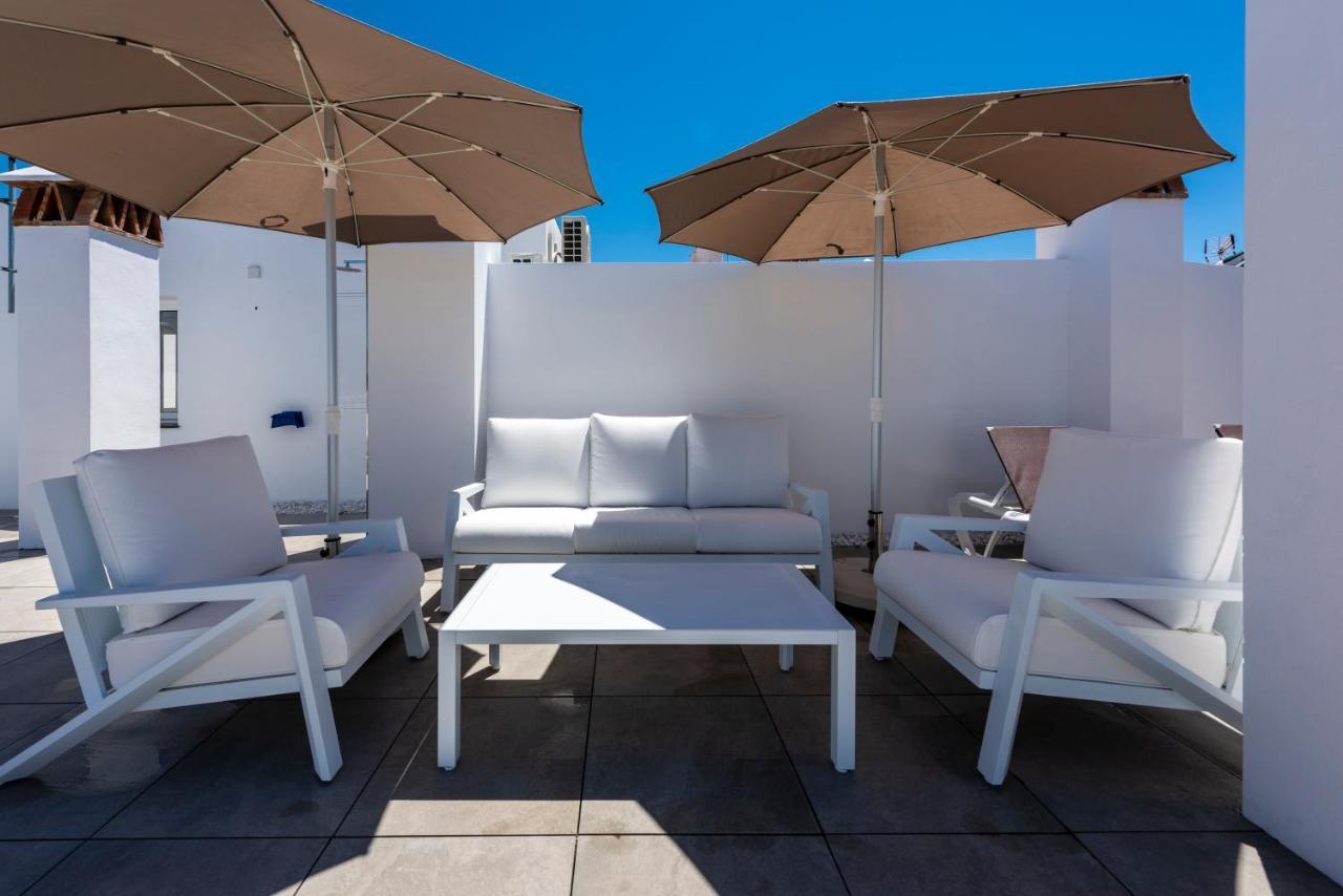 Apartamentos Toboso Plaza Nerja Exterior photo Rooftop lounge at the Hotel